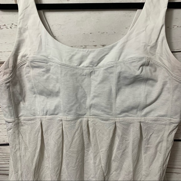 Lululemon Hustle & Bustle TankHeathered Lt Grey / Wee Stripe White Silver Spoon - Picture 5 of 6